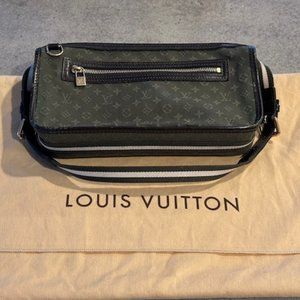 LOUIS VUITTON Pochette Kathleen Mini Lin